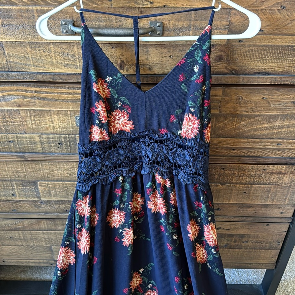 Lulu’s floral maxi dress in navy with red and green floral, size medium